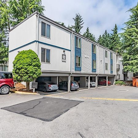 Beautiful And Cozy One Bedroom Apartment -Wifi, Bbq, Patio, Dog Park, Close To Greenlake And Northgate シアトル エクステリア 写真