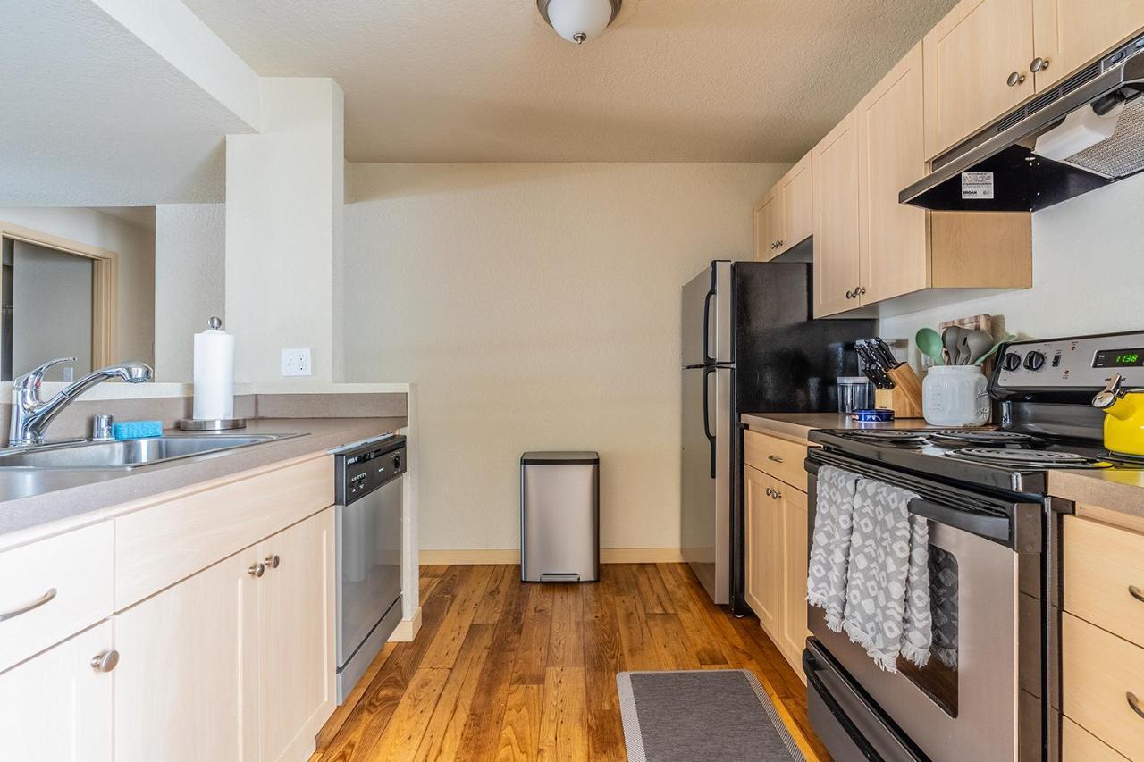 Beautiful And Cozy One Bedroom Apartment -Wifi, Bbq, Patio, Dog Park, Close To Greenlake And Northgate シアトル エクステリア 写真