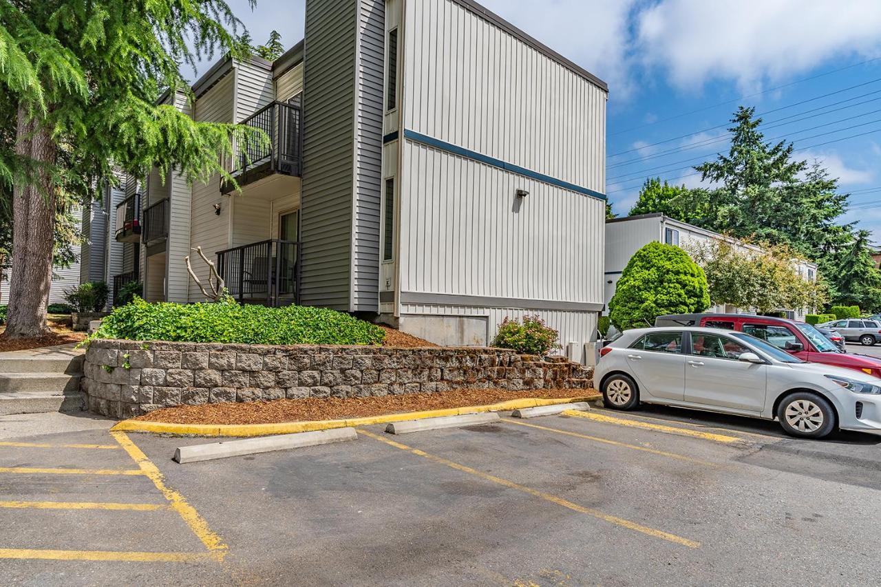 Beautiful And Cozy One Bedroom Apartment -Wifi, Bbq, Patio, Dog Park, Close To Greenlake And Northgate シアトル エクステリア 写真