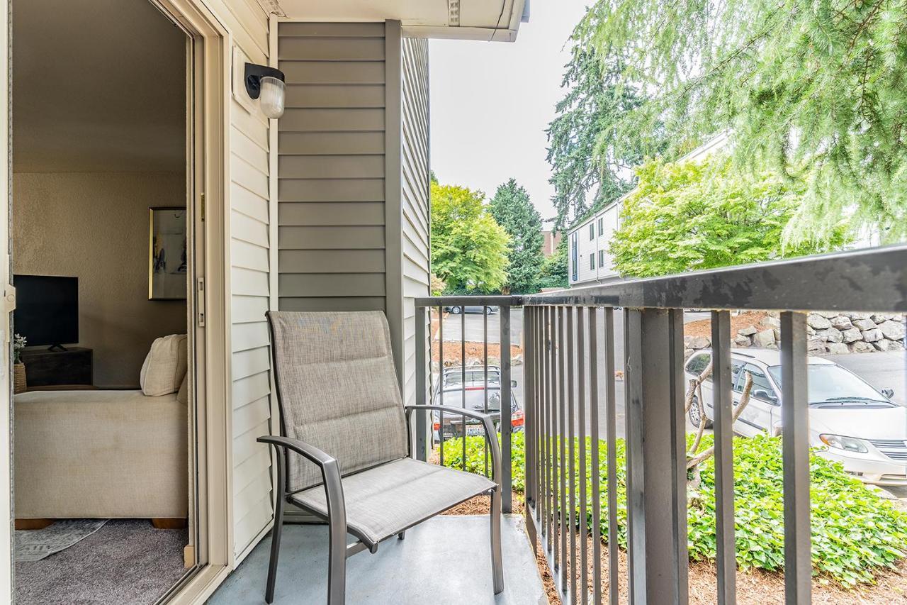 Beautiful And Cozy One Bedroom Apartment -Wifi, Bbq, Patio, Dog Park, Close To Greenlake And Northgate シアトル エクステリア 写真